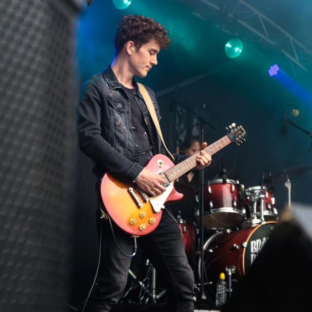 Introducing our new guitarist @martijn.de.vos! 🎸 After standing in at the Vaartslag Final /…